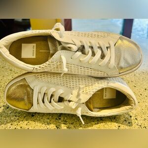 NWOT-Dolce Vita White Mesh Sneaker Gold Toe